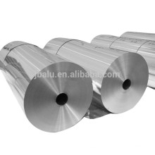 Os grandes rolos do produto comestível da folha de alumínio para fazem o recipiente